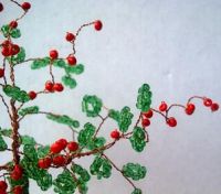 Детайл-Бонсай-пролетно дърво в червени нюанси